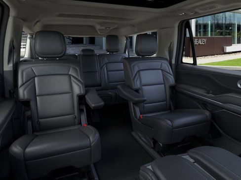 New 2025 Lincoln Navigator L Reserve image 11