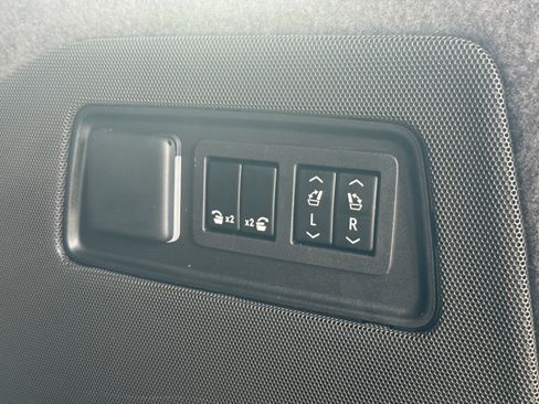 Used 2023 Cadillac Escalade Sport w/ LPO, ONYX Package AWD/4WD image 7