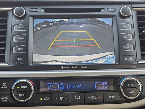 Used 2016 Toyota Highlander Limited FWD image 18