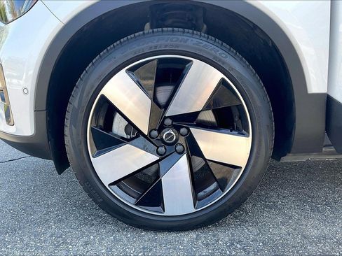 Used 2023 Volvo XC40 Recharge Ultimate AWD/4WD image 9