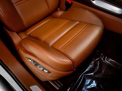 Used 2021 Porsche Cayenne Turbo image 30