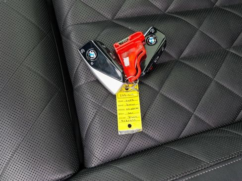 Used 2023 BMW X7 xDrive40i w/ Climate Comfort Package image 71