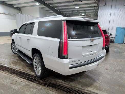 Used 2019 Cadillac Escalade ESV Premium Luxury image 4