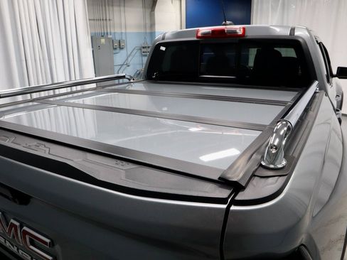 Used 2023 GMC Canyon Denali image 15