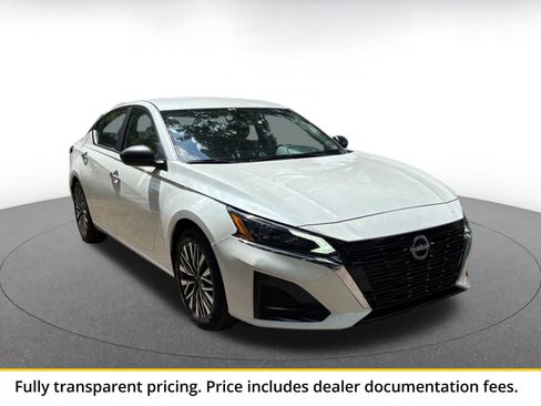 Used 2025 Nissan Altima 2.5 SV FWD image 1