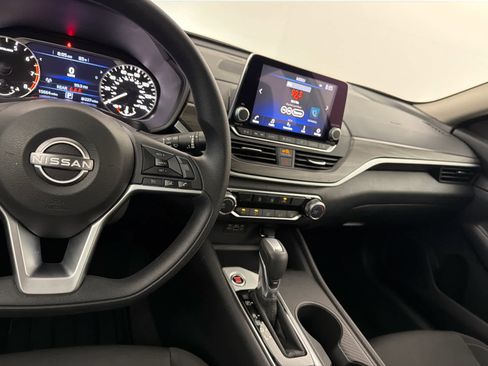 Certified 2025 Nissan Altima 2.5 SV FWD image 18