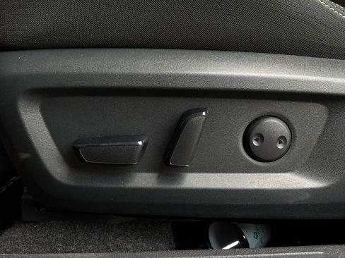 Used 2025 Nissan Rogue SV FWD image 11