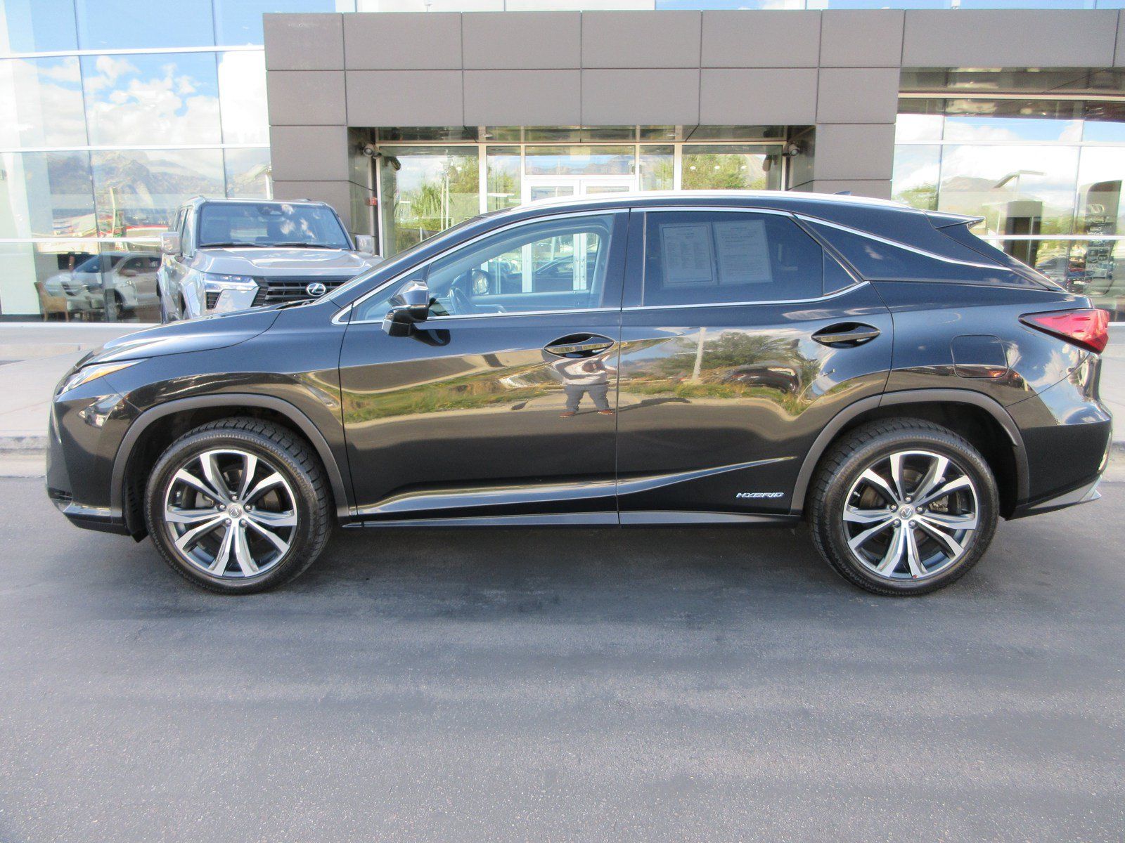 Used 2017 Lexus RX 450h AWD w/ Cold Weather Package image 3