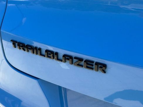 Used 2023 Chevrolet TrailBlazer RS w/ Sun and Liftgate Package FWD image 13