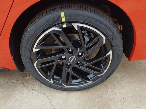 New 2026 Nissan Sentra SR w/ Floor Mat Package FWD image 31