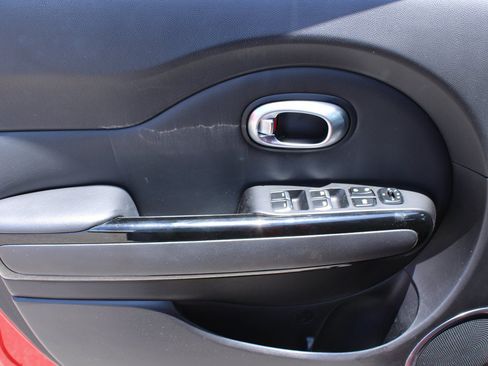 Used 2018 Kia Soul ! FWD image 8