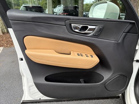 Used 2020 Volvo XC60 T5 Momentum w/ Protection Package Premier FWD image 13