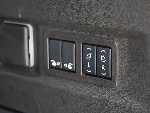 Used 2024 Chevrolet Tahoe High Country RWD image 9