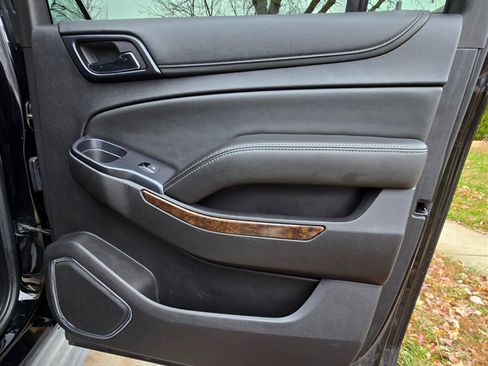 Used 2015 Chevrolet Suburban LT image 24