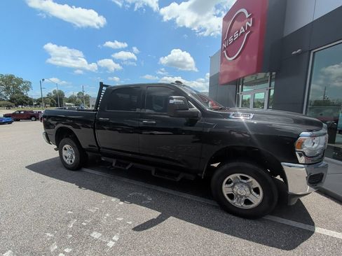 Used 2024 RAM 2500 Tradesman w/ Chrome Appearance Group AWD/4WD image 4