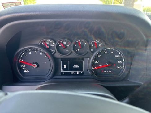 Used 2025 Chevrolet Silverado 1500 Custom image 13