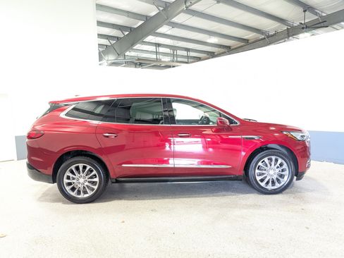 Used 2020 Buick Enclave Essence w/ Sound and Sites Package image 2