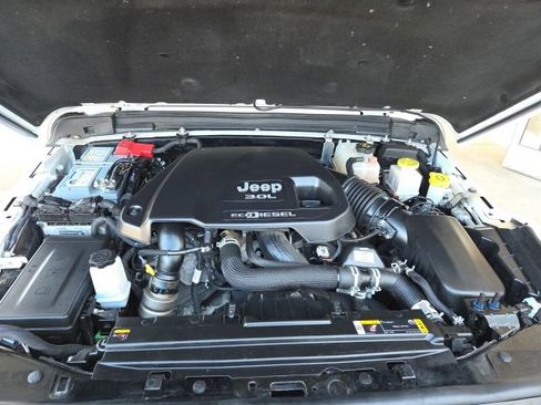 Used 2022 Jeep Gladiator Overland w/ Cold Weather Group image 80