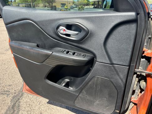 Used 2016 Jeep Cherokee Trailhawk w/ Comfort/Convenience Group image 13