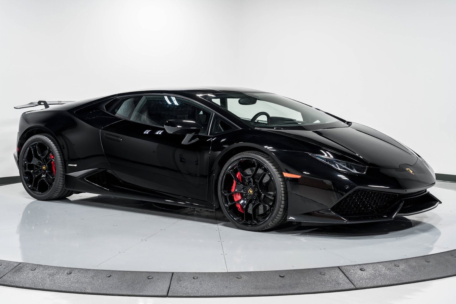 Used 2015 Lamborghini Huracan LP 610-4 AWD/4WD image 38