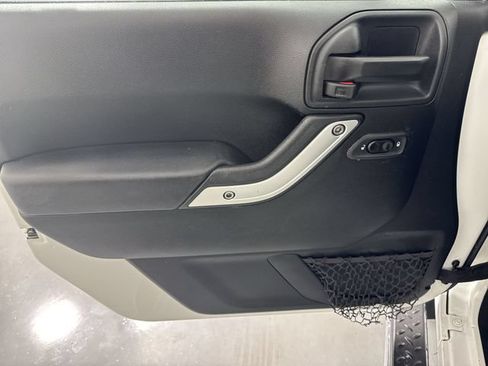 Used 2017 Jeep Wrangler Unlimited Sahara w/ Mopar Chrome Edition Group AWD/4WD image 17