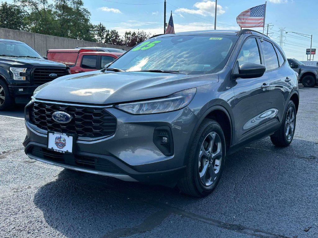 Used 2025 Ford Escape ST-Line Select AWD/4WD image 2