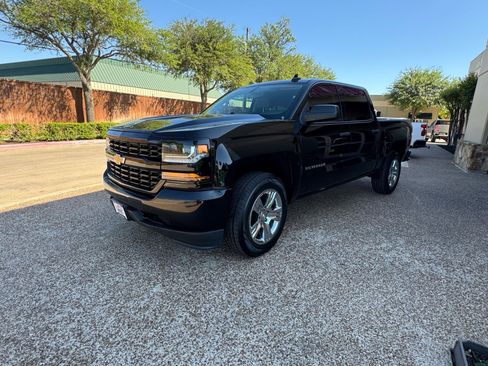Used 2018 Chevrolet Silverado 1500 Custom w/ Custom Value Package image 12