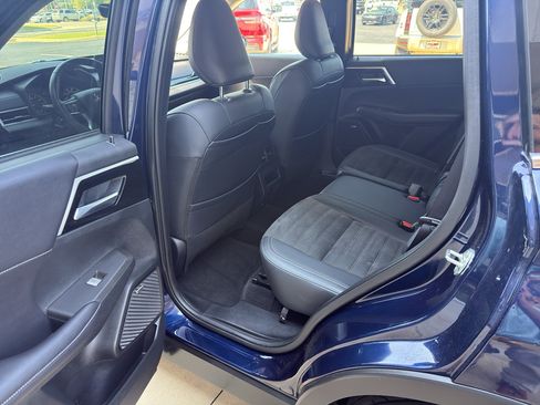 Used 2025 Mitsubishi Outlander SE AWD/4WD image 17