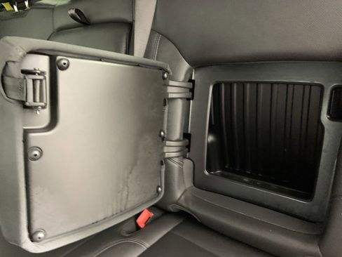 Used 2024 GMC Sierra 3500 SLT w/ SLT Convenience Package image 31