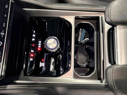 Used 2025 Jeep Wagoneer Series II w/ Premium Group I image 17