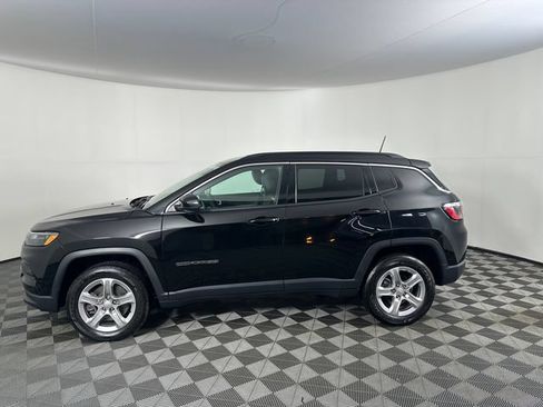 Used 2023 Jeep Compass Latitude w/ Convenience Group AWD/4WD image 29