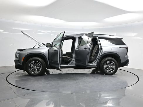 Used 2025 Chevrolet Traverse LT AWD/4WD image 40