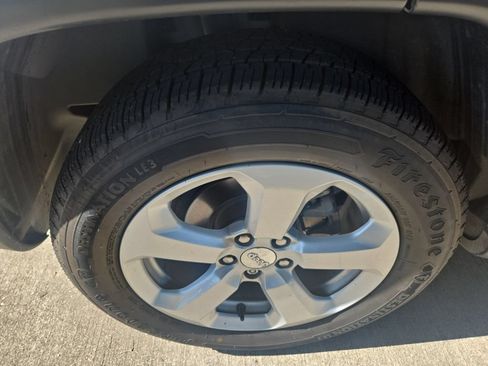 Used 2017 Jeep Compass Latitude w/ Popular Equipment Group FWD image 16