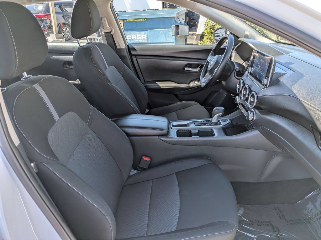 Used 2025 Nissan Sentra SV FWD image 30