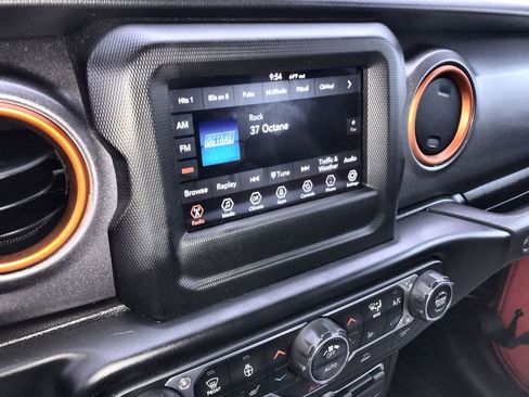 Used 2021 Jeep Gladiator Mojave w/ Cold Weather Group image 16