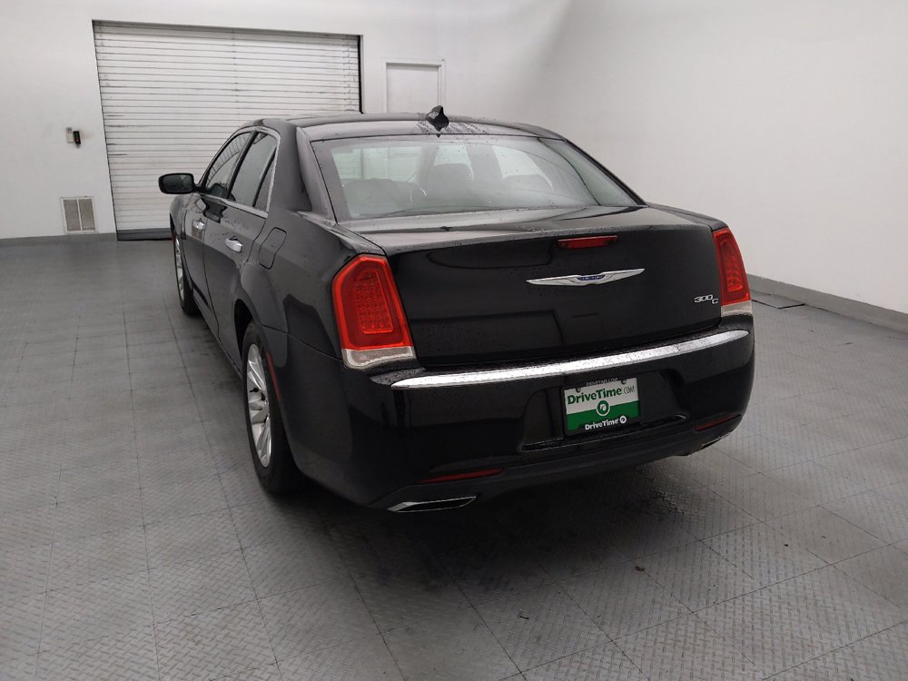 Used 2017 Chrysler 300 C RWD image 6