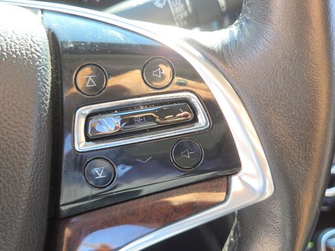 Used 2015 Cadillac XTS Luxury image 21