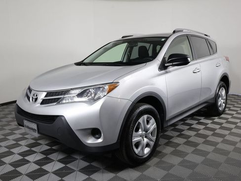 Used 2015 Toyota RAV4 LE AWD/4WD image 5