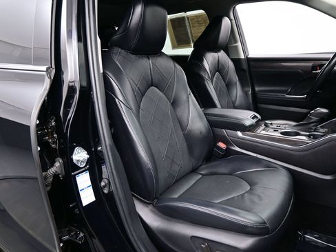 Used 2022 Toyota Highlander Platinum AWD/4WD image 14