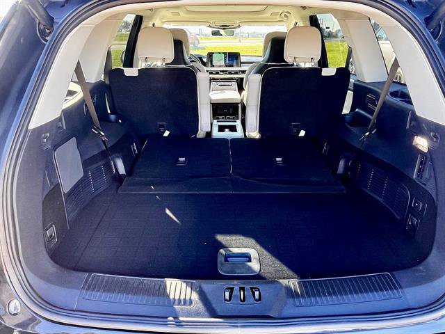 Used 2025 Lincoln Aviator Reserve w/ Luxury Package RWD image 6