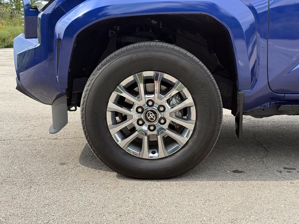 Used 2025 Toyota Tacoma Limited AWD/4WD image 5