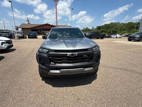 Used 2023 Chevrolet Colorado Trail Boss AWD/4WD image 3