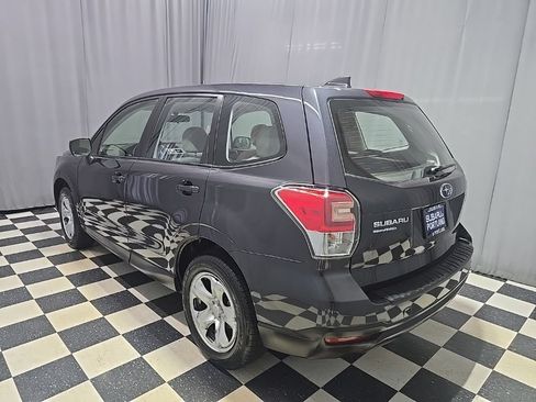 Used 2017 Subaru Forester 2.5i AWD/4WD image 11