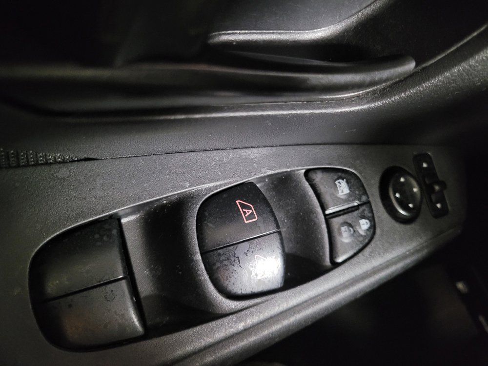 Used 2021 Nissan Kicks S FWD image 27