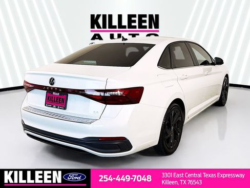 Used 2025 Volkswagen Jetta SE FWD image 8