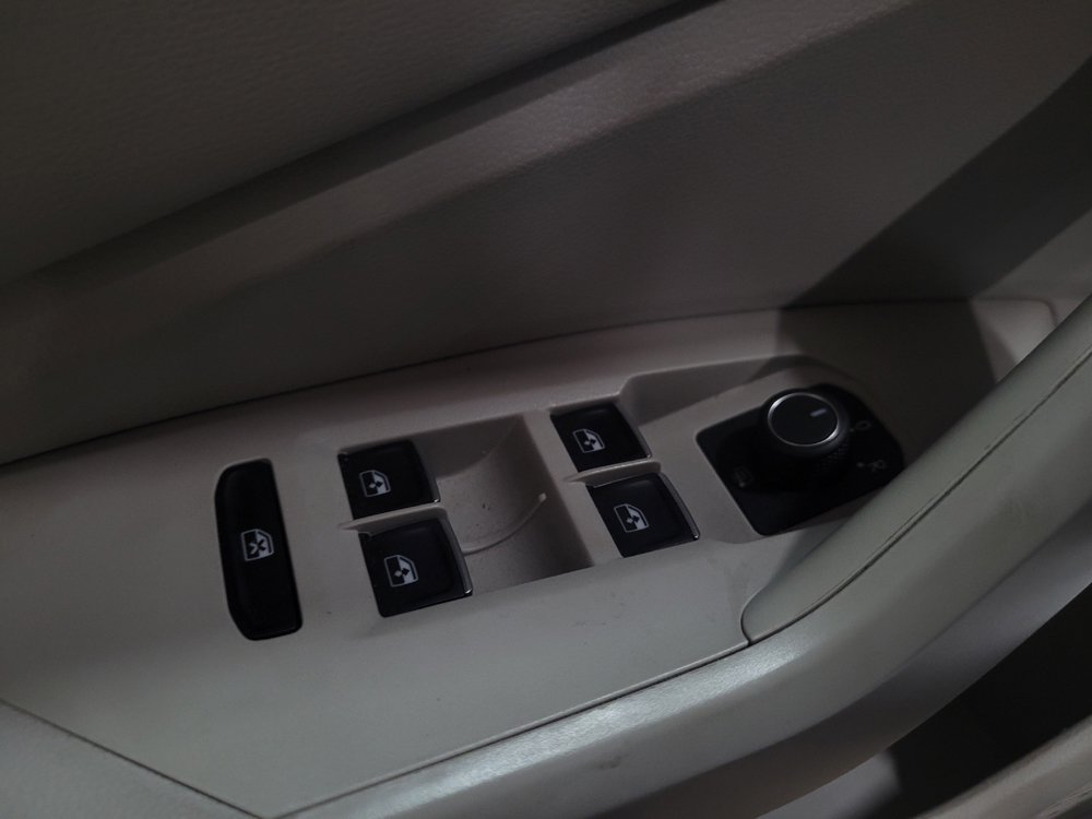 Used 2023 Volkswagen Jetta SE FWD image 27