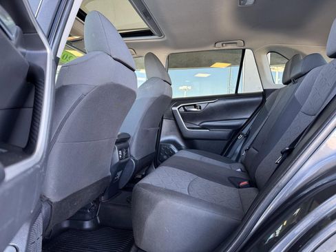 Used 2021 Toyota RAV4 XLE w/ Convenience Package image 11