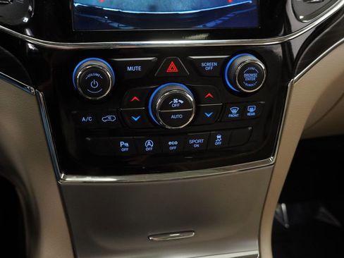 Certified 2020 Jeep Grand Cherokee Limited w/ Luxury Group II image 37