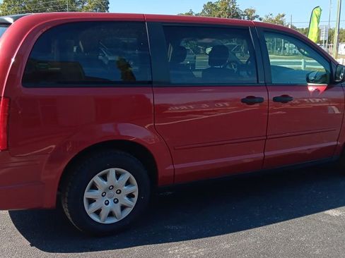 Used 2008 Chrysler Town & Country LX image 4