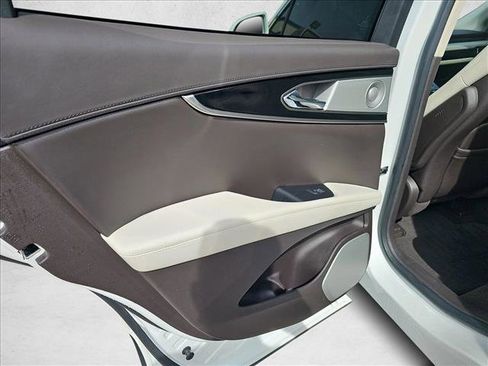 Used 2022 Lincoln Nautilus Black Label w/ Class II Trailer Tow Package image 11